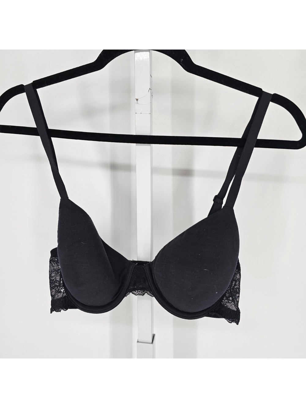 Gap Body Womens Sz 36B Classic Lightly Padded T Shirt Bra Black w/ Lace Trim